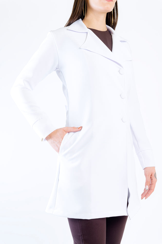 
                  
                    Bata Sofía Blanca
                  
                